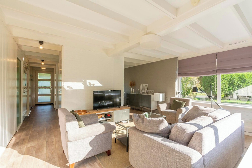 Bungalow in Sint Maartenszee Near Beach