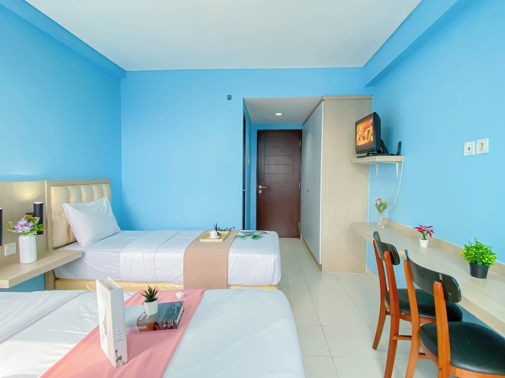 Blue Accent Studio (No Kitchen) At Elvis Tower Apartment