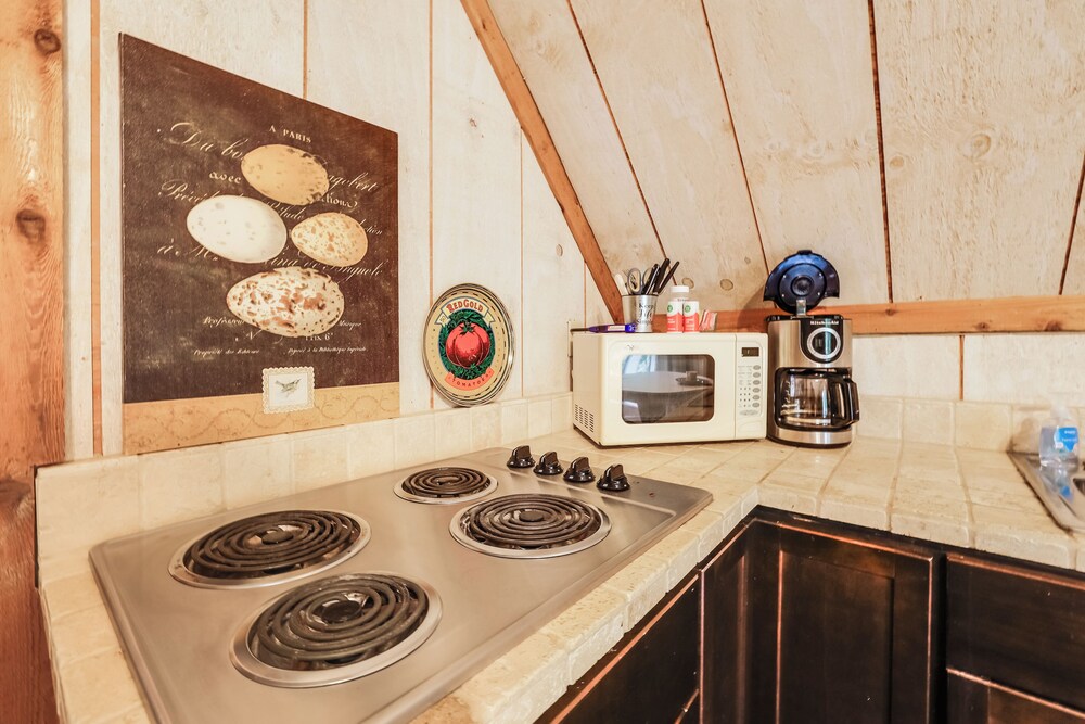 Chic 'tree House' Studio ~ 24 Mi to Bandera!