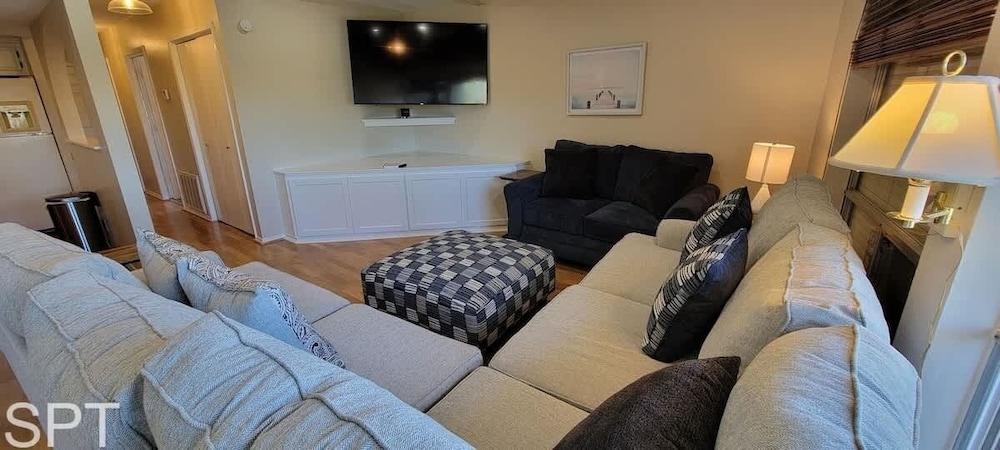 Large 3 Bedr Bay Views Pool Great Deck 3 Bedroom Condo