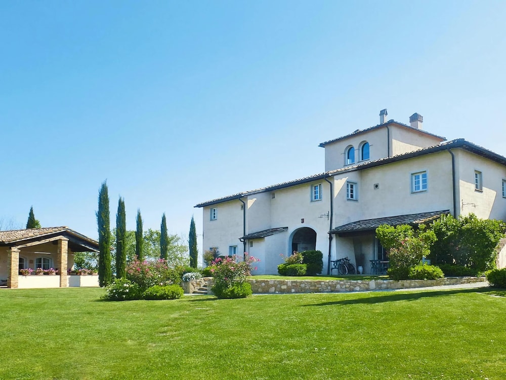 Apartment in Tuscany With Pool & Golf