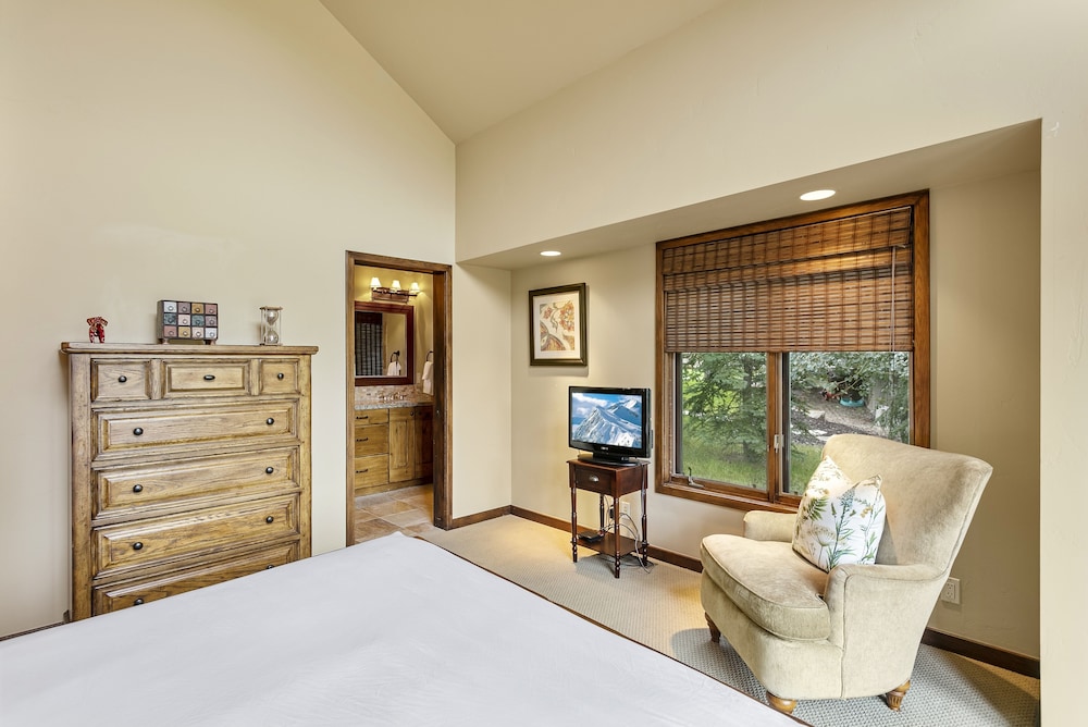 Upper Telemark Drive Home at Deer Valley Resort - 7 Bedroom Home with Hot Tub #2960 7 Home