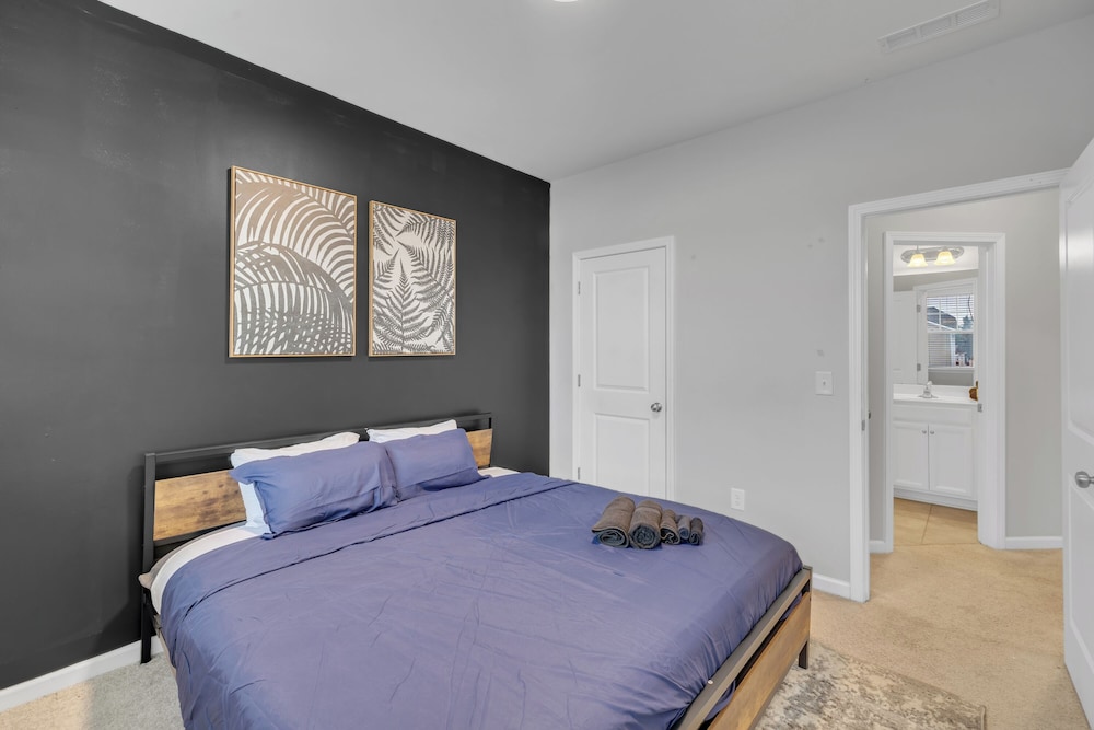 King 4BR Townhouse to Downtown Durham
