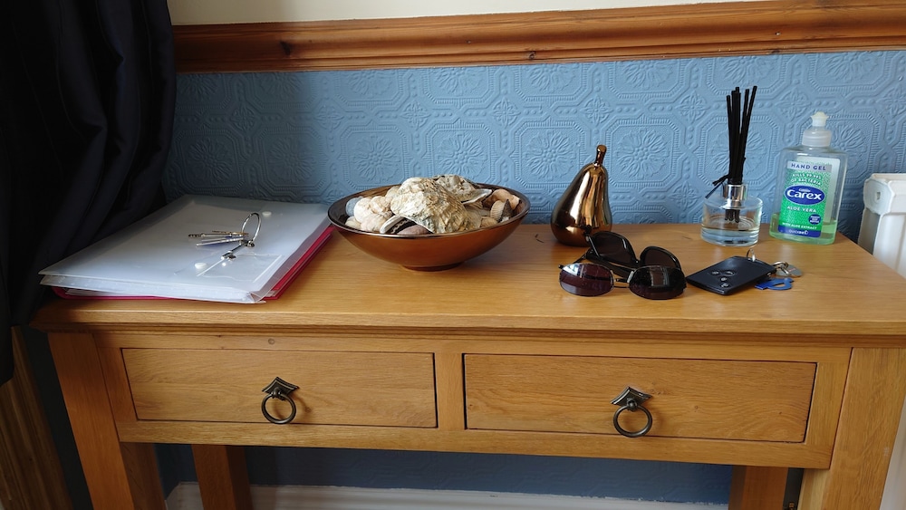 Gorgeous 4-bed House in Bexhill-on-sea, sea Views view 3