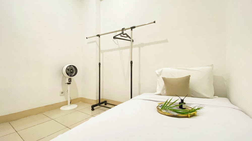 Homey And Modern 2Br At Green Bay Pluit Apartment