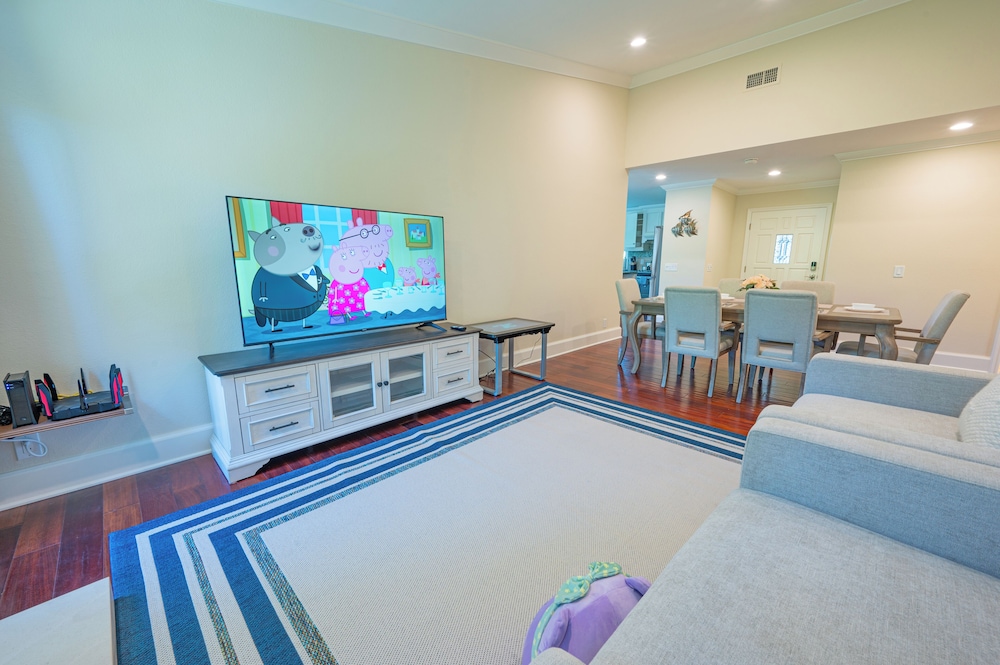 Luxury living with Spa &Pool near Disney
