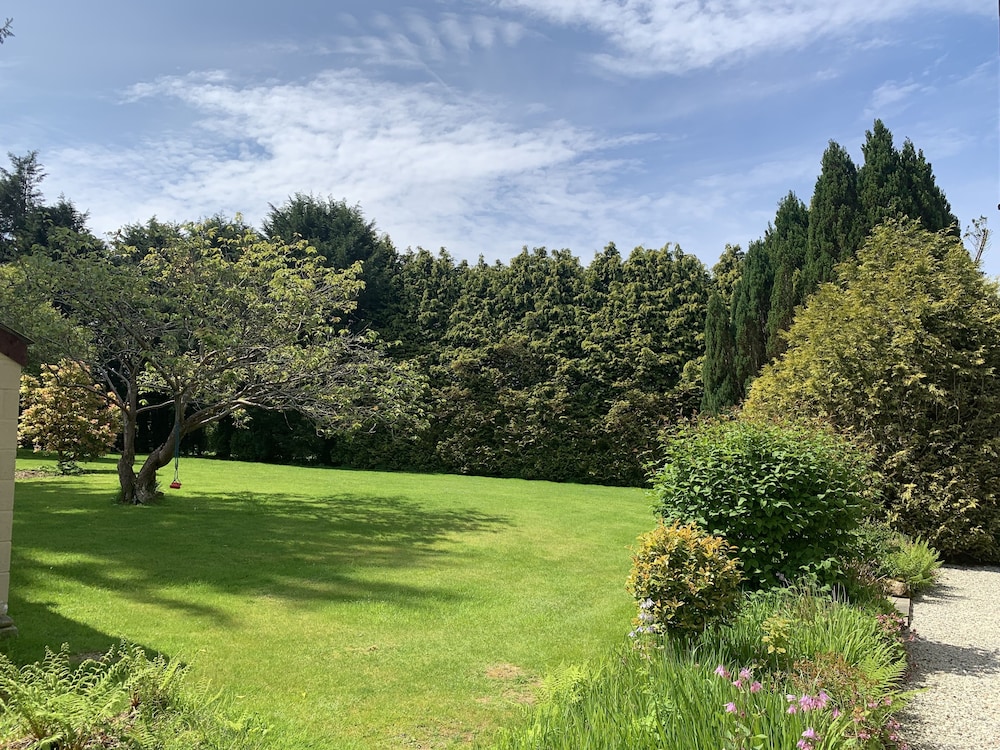 Charming 1-bed Cottage in Liskeard Cornwall view 5