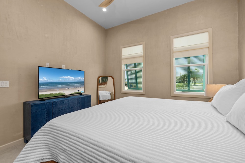 Nomad House At The Shores 3 Bedroom Home