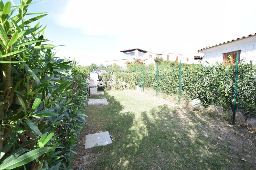 Luisa Apartment In Budoni Shared Pool