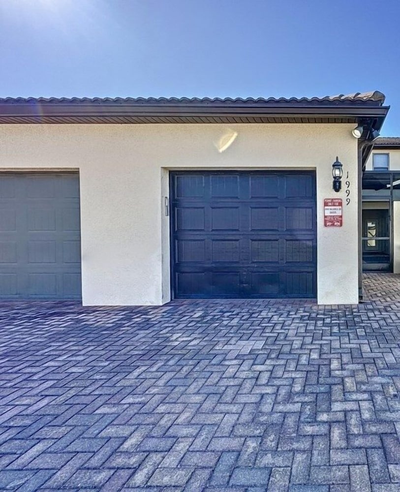 Windsor-5 Bed W/splashpool-3801ww 5 Bedroom Townhouse by RedAwning view 4