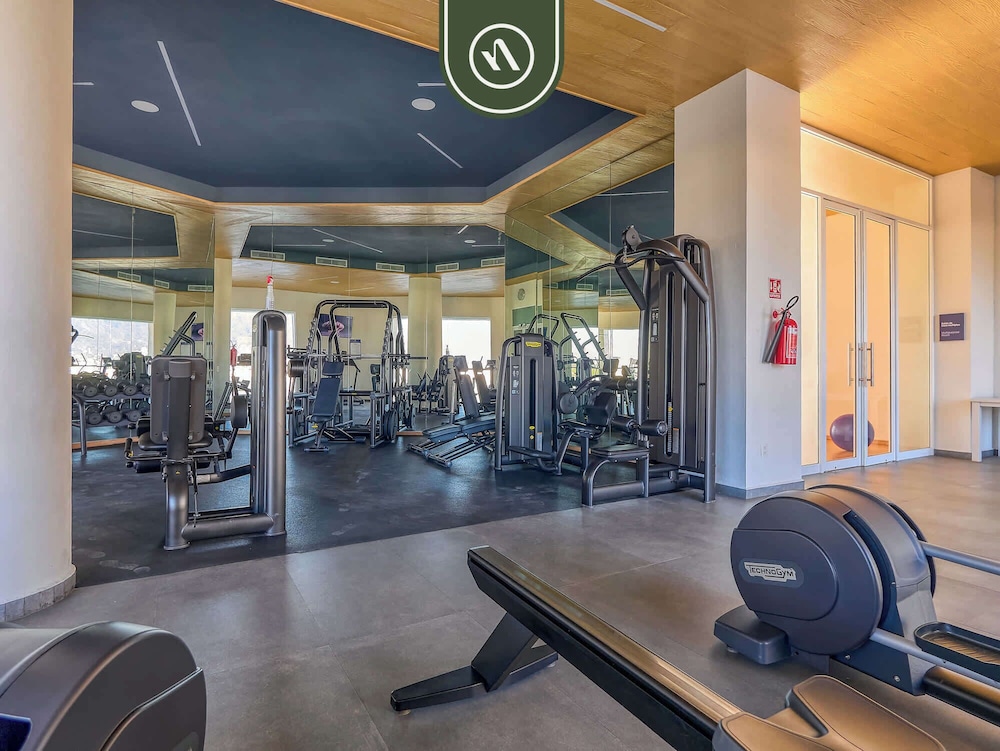 New Oceanfront 2 BR Condo - Gym - Beach - Pool