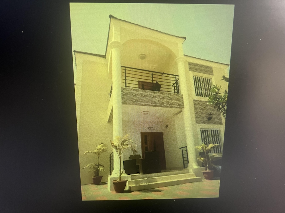 4bed Villa Sleeps 8 - Wifi, Parking, Garden view 4