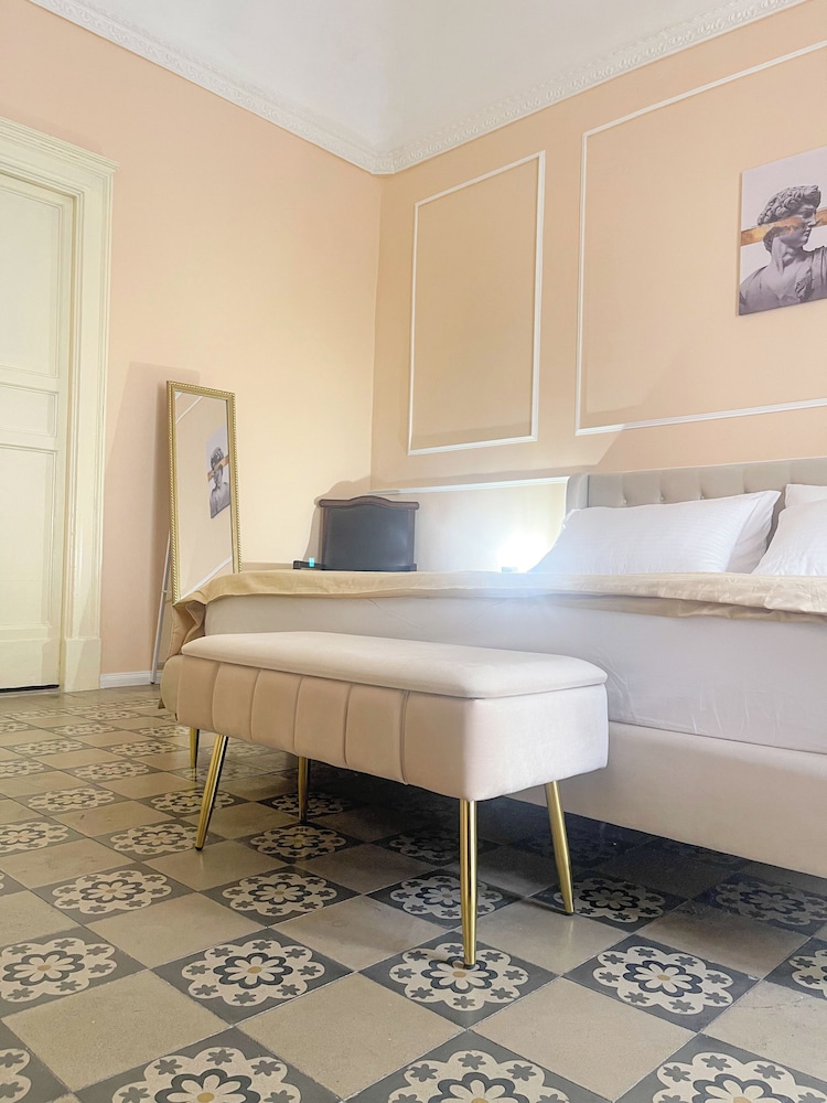 Flame B&B - Elegant Rooms