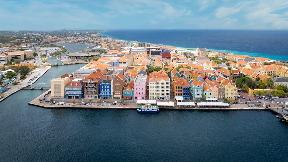 Charming Harbour Home at Historic Handelskade
