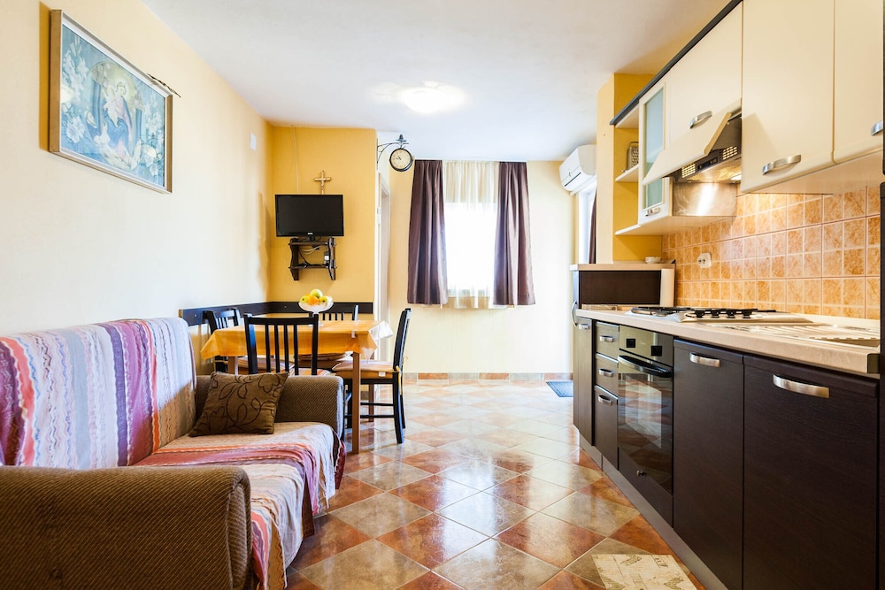 Cozy Apartments in Zadar With Sea and Mountain Views
