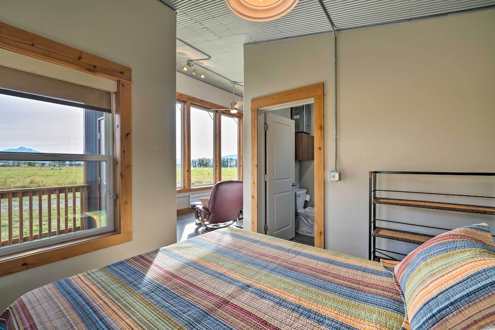 Beautiful Ranch Cottage - 45 Mi to Yellowstone NP! view 2