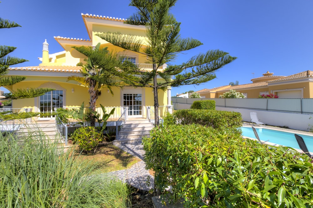 Villas2go2 Menir