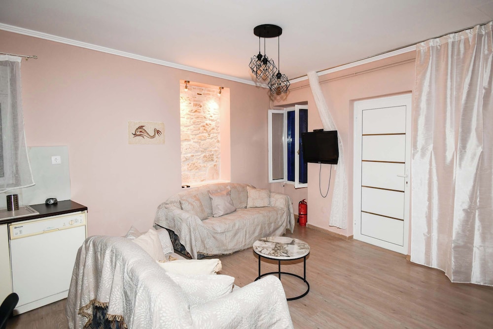 Traditional Samos Home With Jacuzzi and Private Balcony