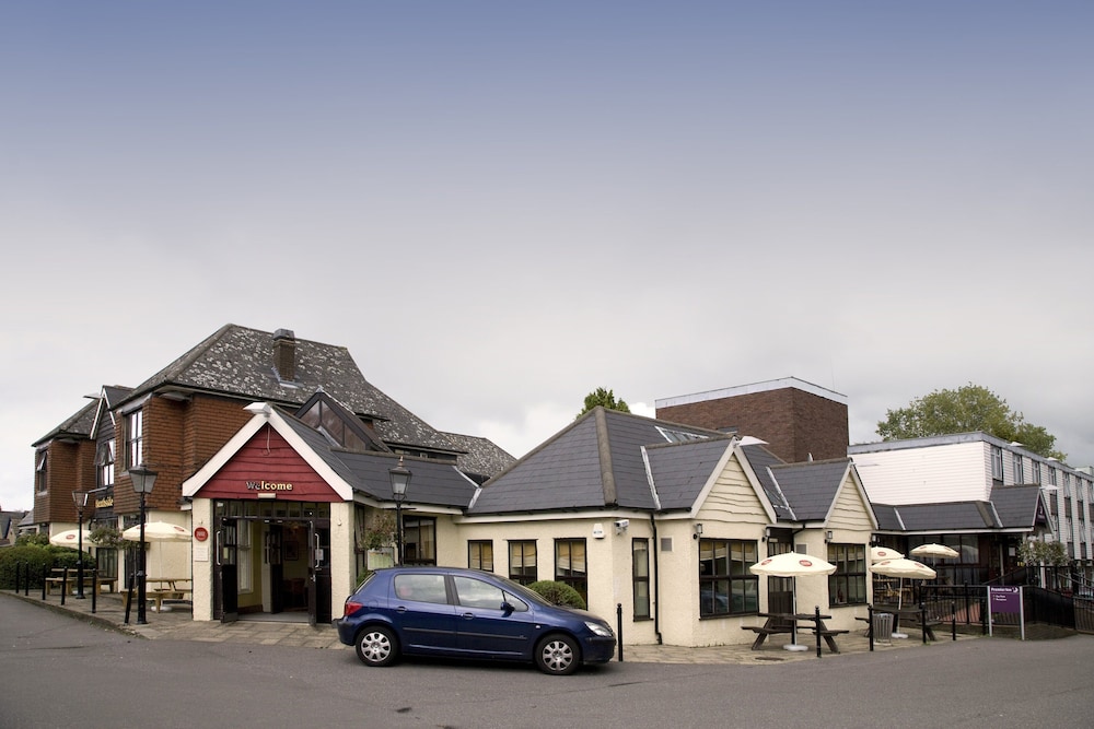 Premier Inn Epsom South 5