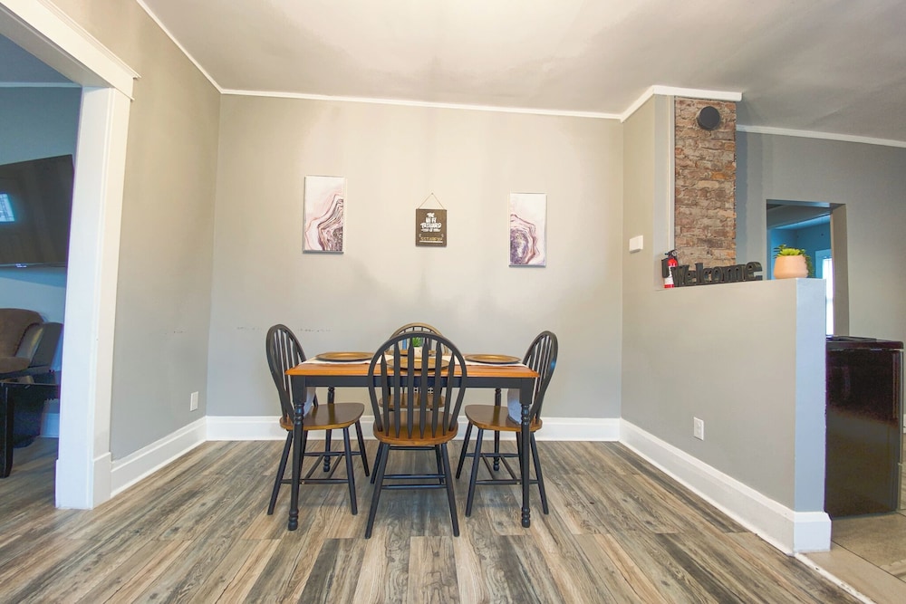 Large 6Br, 2Ba Close To Niagara Falls