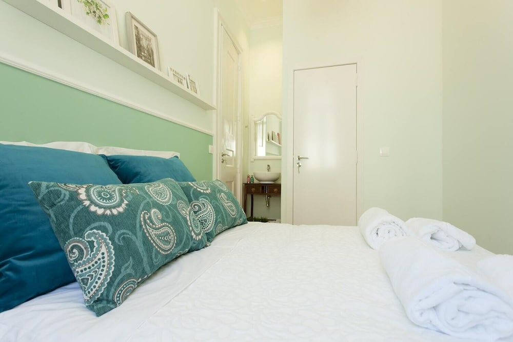 2 Bedroom Apartment Located Heart of Lisbon City