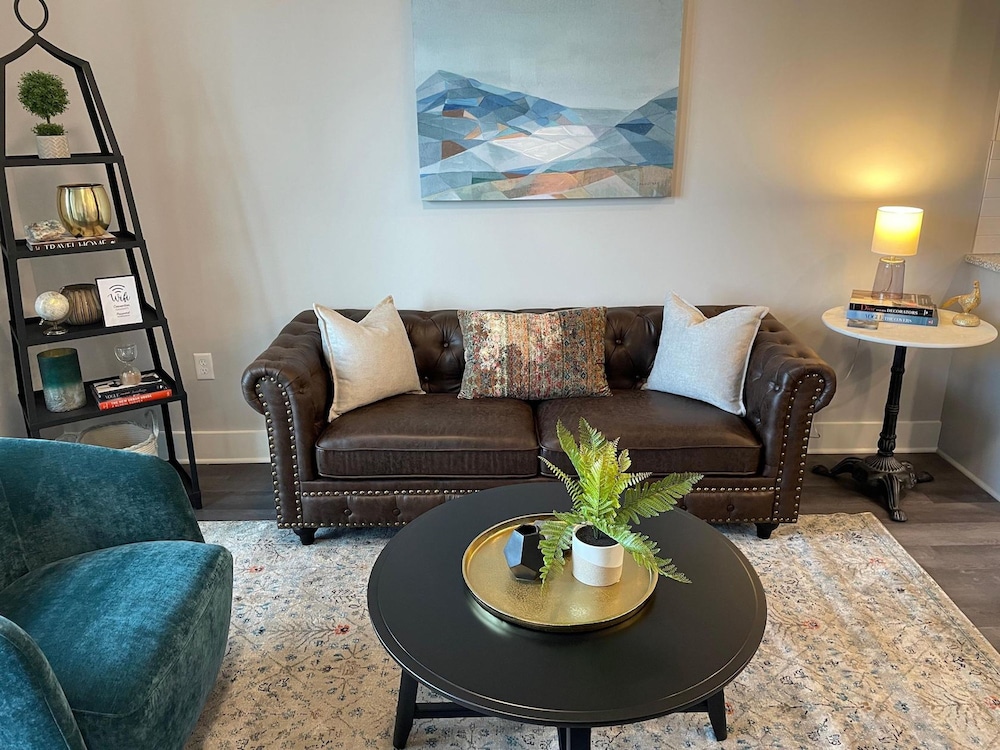 Lux King 1BR Near OSU Parking Balcony Gym