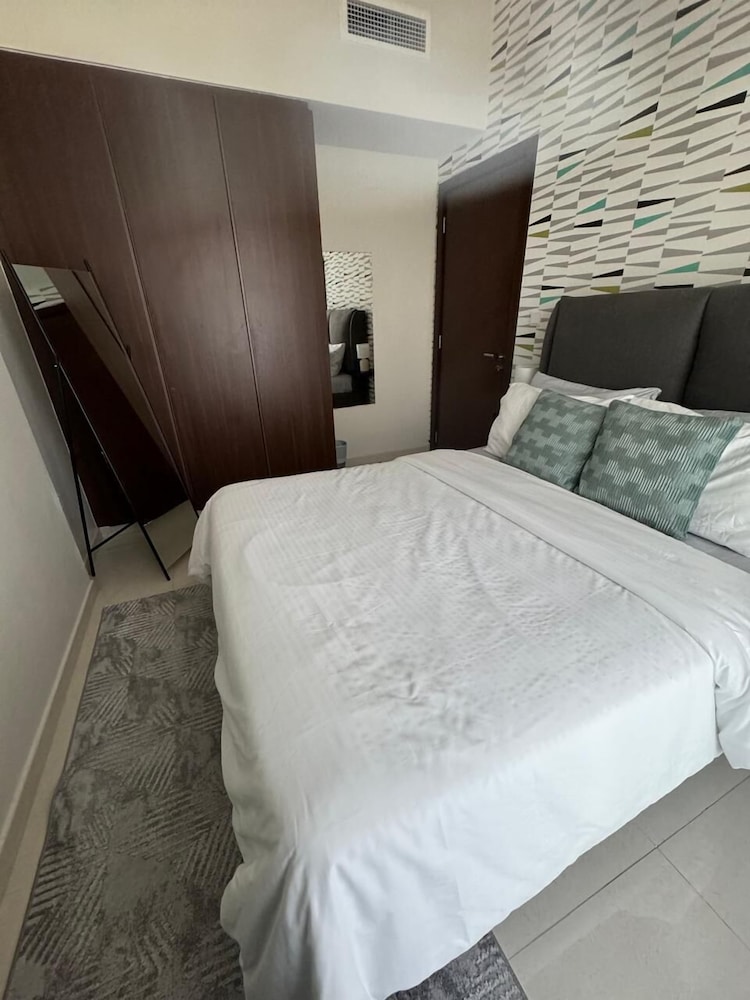 1BHK Burj View. Near Dubai Mall & Metro