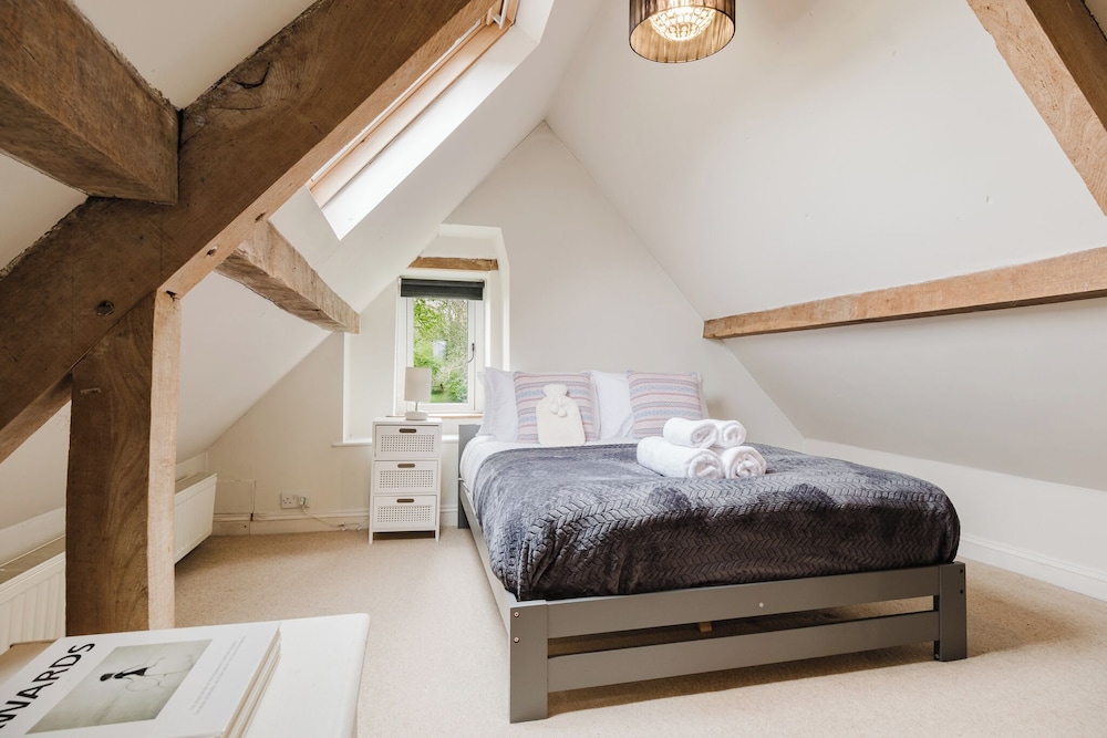 Mulberry Cottage 5BD in Wiltshire