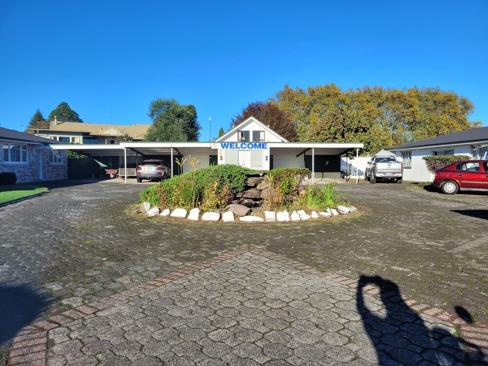 Garden Court Motel & Backpakers