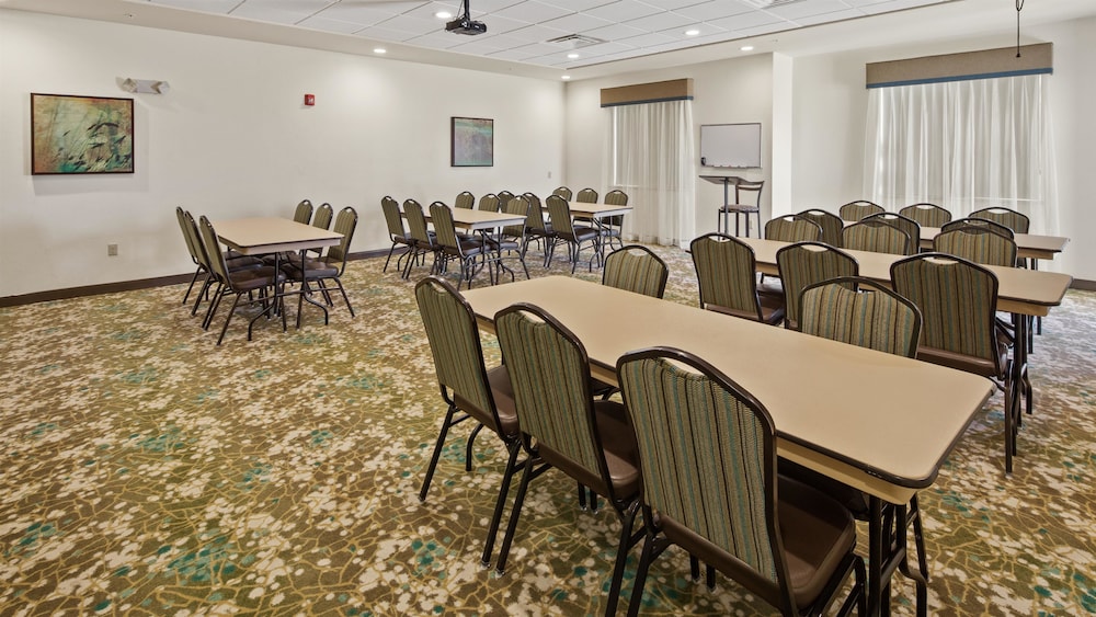 Best Western Lindsay Inn & Suites