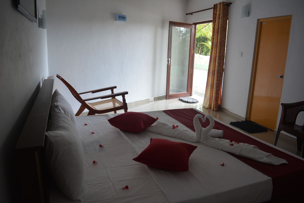 Lagoon Resort Goviyapana