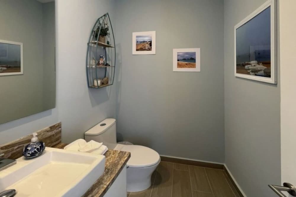 Beach Condo Kitchen Hot Tub