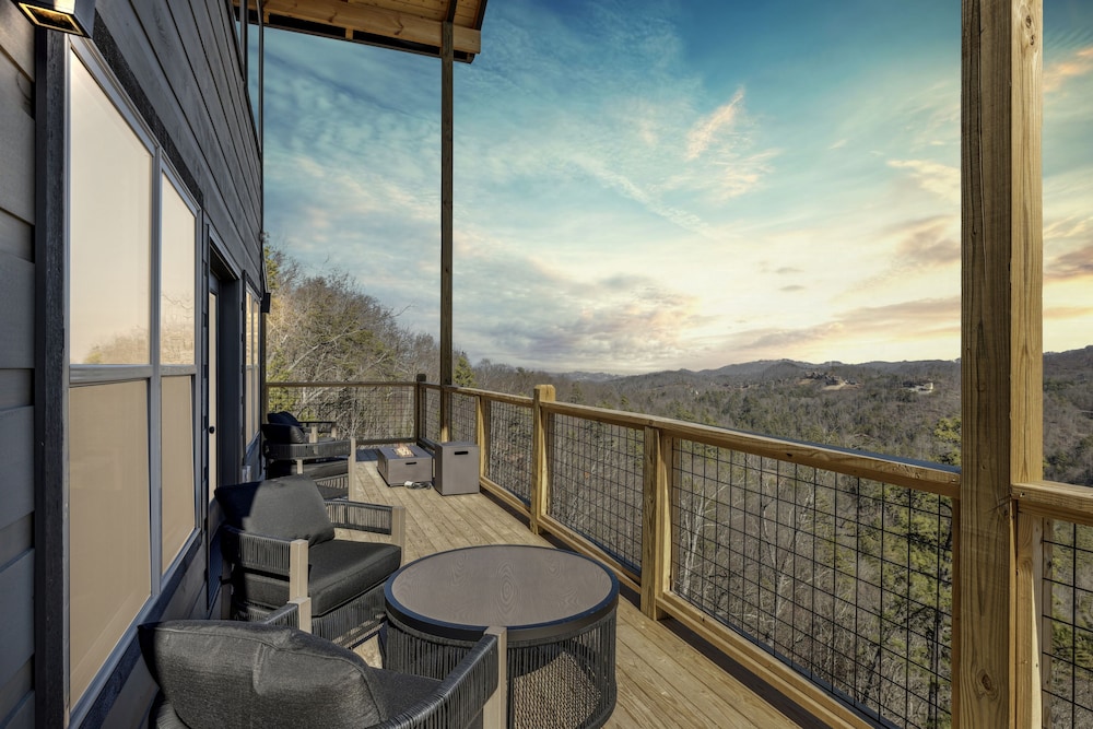 Jerne To The Top 4 Bedroom Cabin