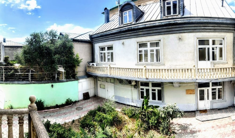 Trippoo Villa & Hostel