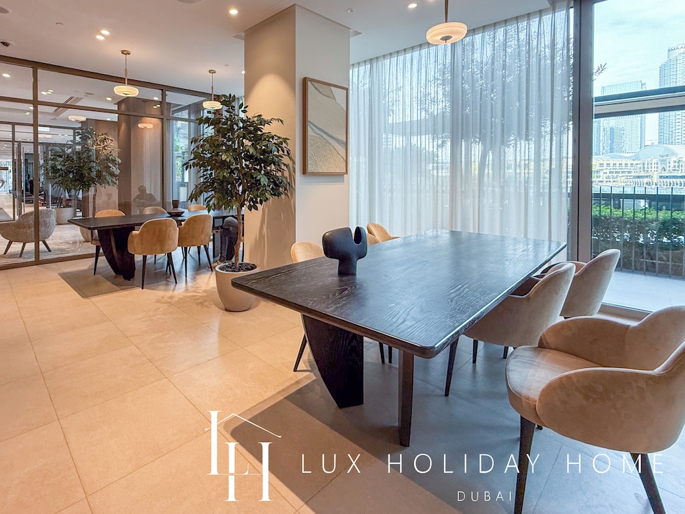 LUX The Grande Signature Skyline Suite 2