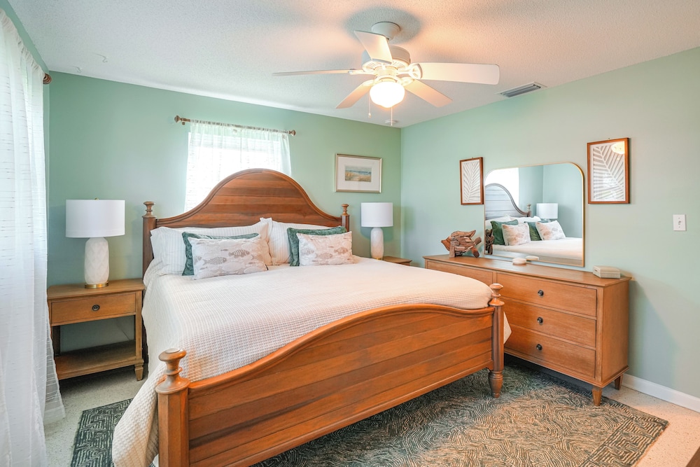 Walk to Jetty Park: Harbor District Home!