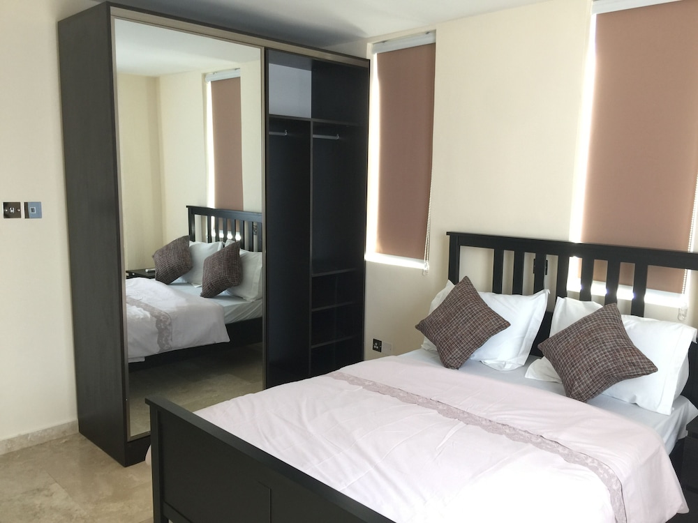 Euneva Court Townhouses - Bentley Place view 4