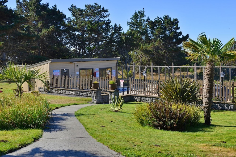 Fort Ross Lodge