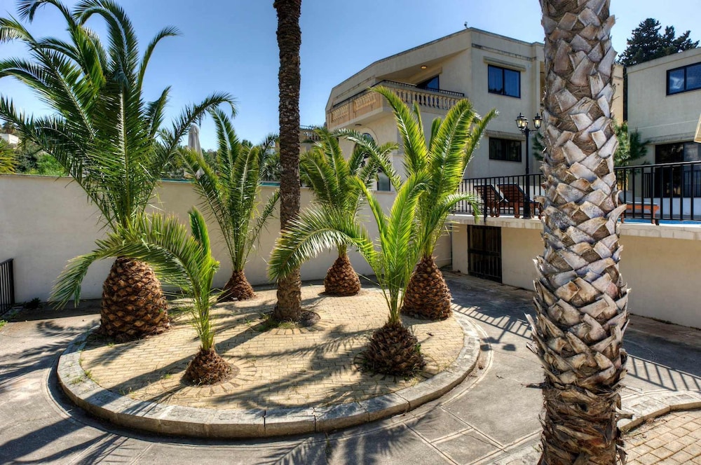 Villa Narcis - 2 Bedroom Villa With Private Pool