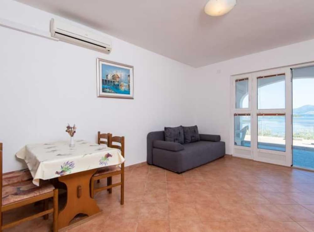 Spacious and Cozy Seafront Apartments