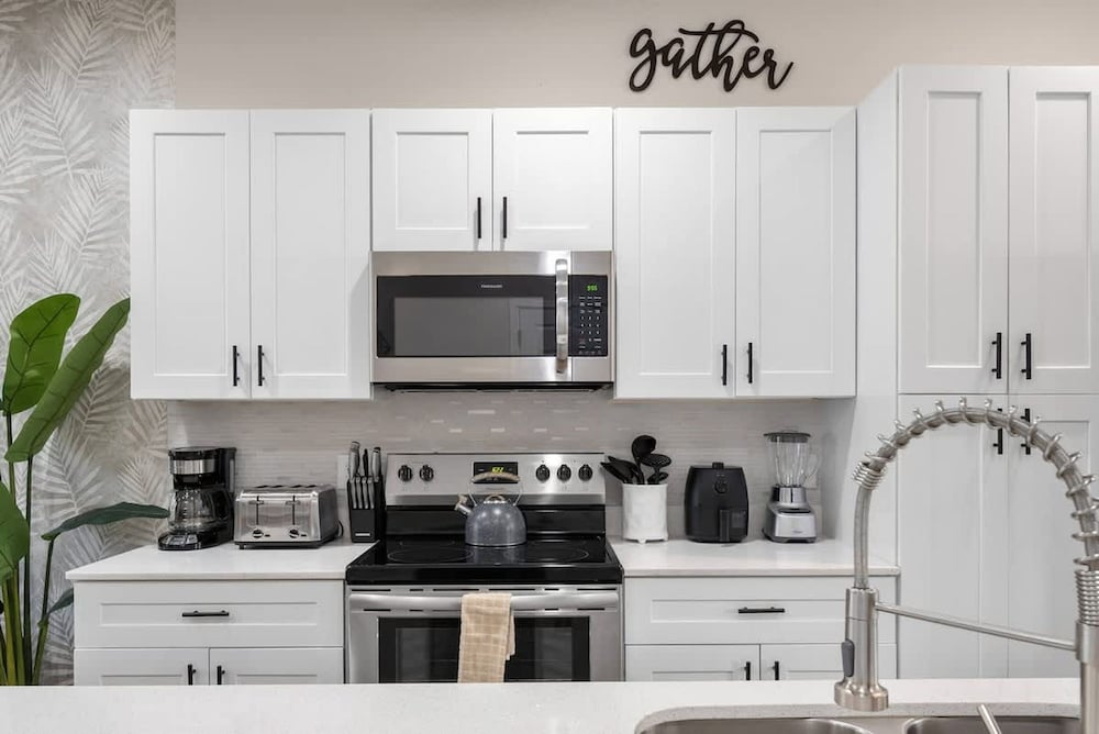 New Listing - Modern Decor 4 BR Townhouse