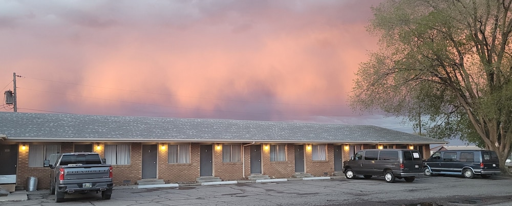 Tops Motel