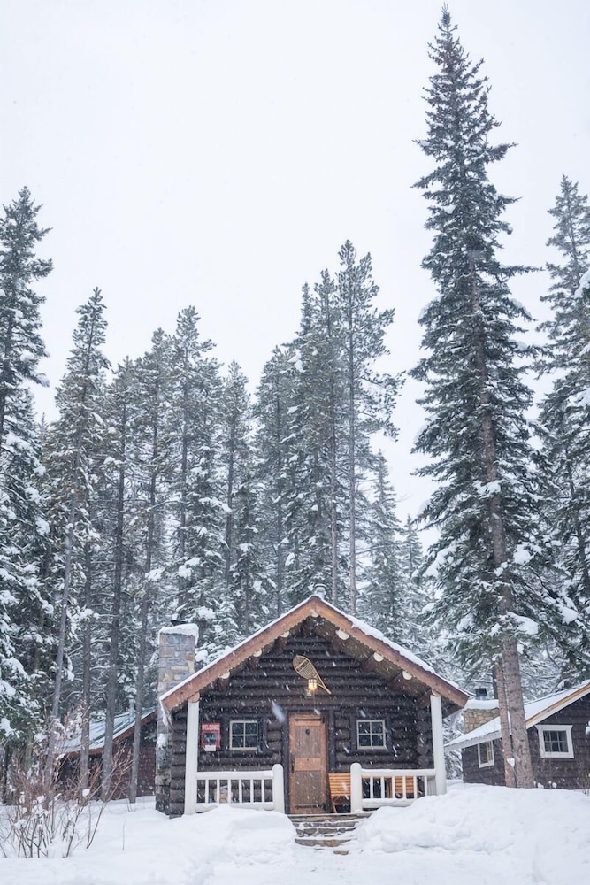 Storm Mountain Lodge Cabins & Dining