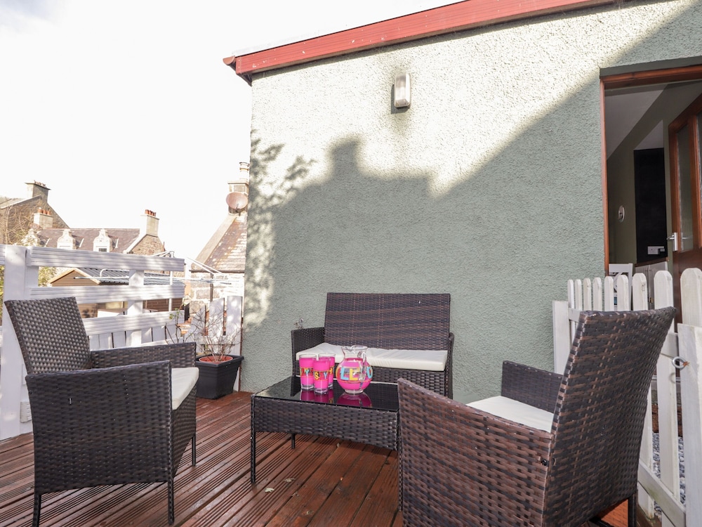 2 Seafield Place
