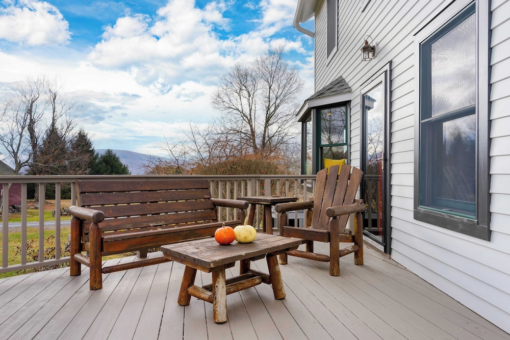 Catskill Park Farm by Avantstay Huge Yard, Fire Pit Near Windham Ski Resort