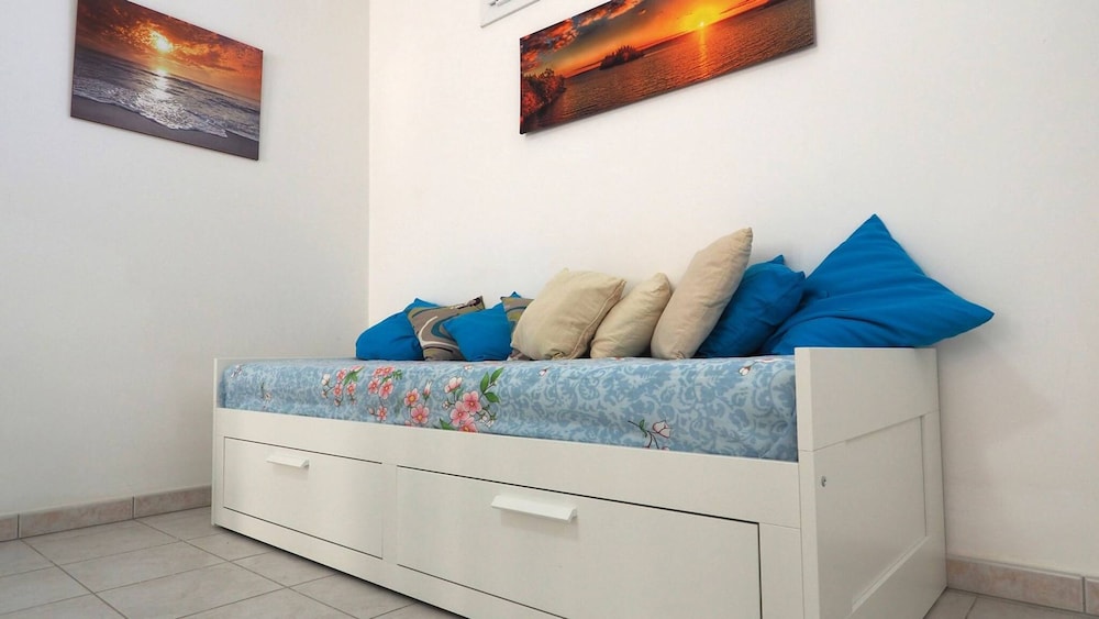 Villa Sacher Sleeps 12 Just 100 Metres From the sea