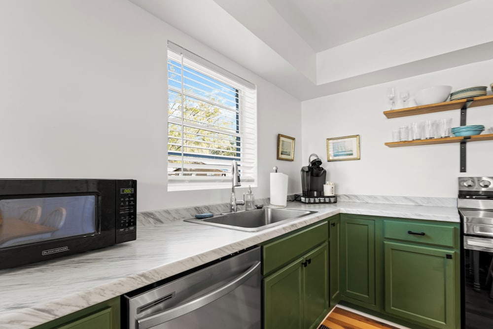 NEW Listing Discount! • Near Manatees & Springs