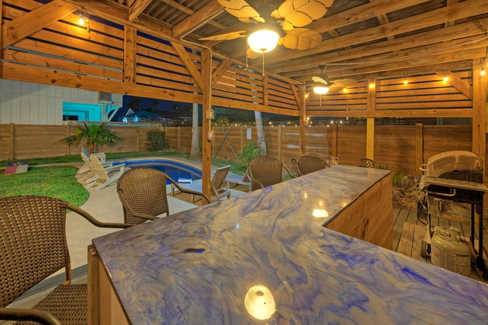 Coastal Retreat w/ Pool, BBQ & Sunset Views Beers and Sunshine by Avantstay