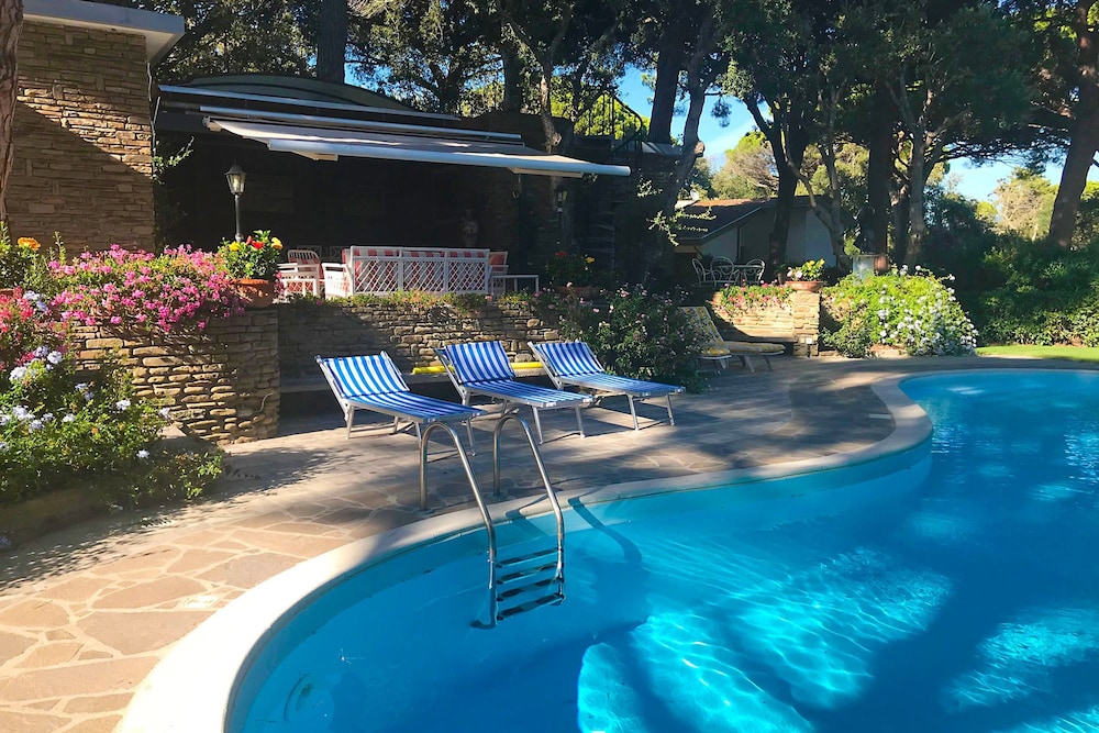 Villa La Sugheretta a Punta Ala con Piscina