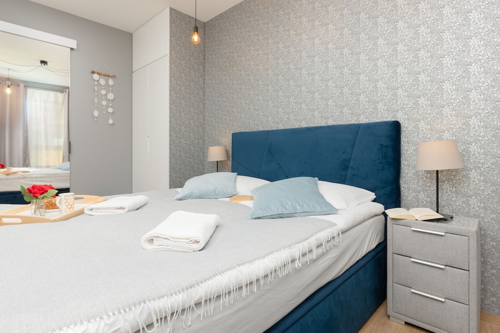 Warsaw Two-bedroom Apartment by Renters view 3